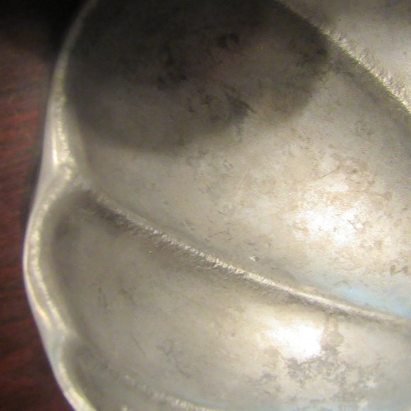 *Reduced* Vintage Hand Molded Pewter Scalloped Oval Platter - Picture 11 of 12